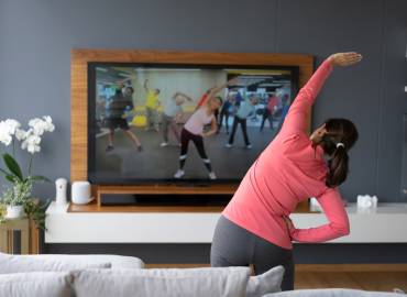 iFit Homeoffice Sport TV Frau sportlich Bewegung aktiv