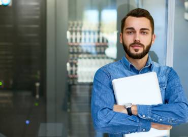 Vertiebsbeauftragter Mitarbeiter Techniker Mann Person 